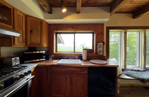 Florence Cottage | Rustic Mountain View Cottage