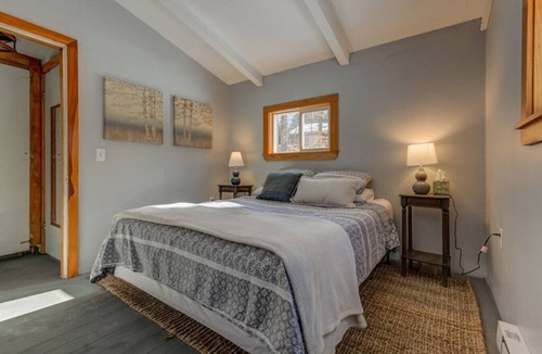 Madison Cottage | Rustic Pet Friendly Cottage w/Private Beach Access