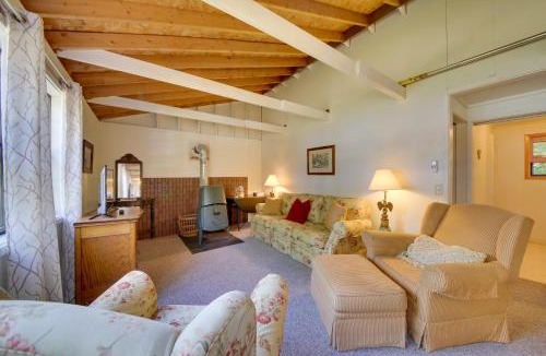 Union House | Rustic Retreat Across from Lake; Family Friendly!