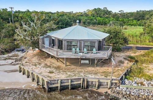 Ocean Springs House | Rustic Retreat