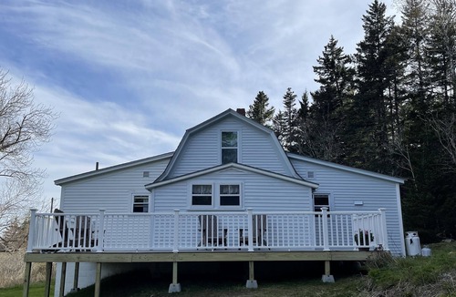 West Tremont House | Rustic vintage cottage in Duck Cove with limited ocean view.