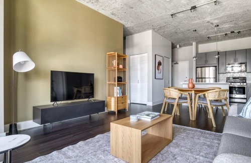The Loop Apartment | S Loop 2BR w Gym Pool Roof 1 block to L CHI-691