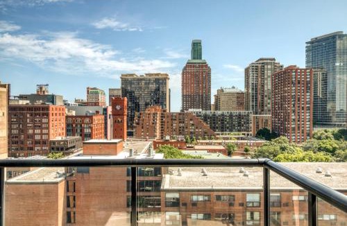 The Loop Apartment | S Loop 2BR w Gym Pool Roof 1 block to L CHI-691