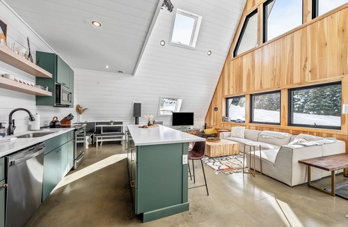 Rangeley House | Saddleback - Parmachenee A Frame #19 - Apres Ski Maine