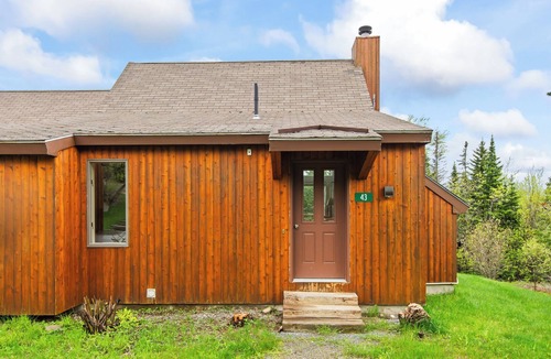 Rangeley Condo | Saddleback - Rock Pond Condo 43 - ski in/out, pet friendly!