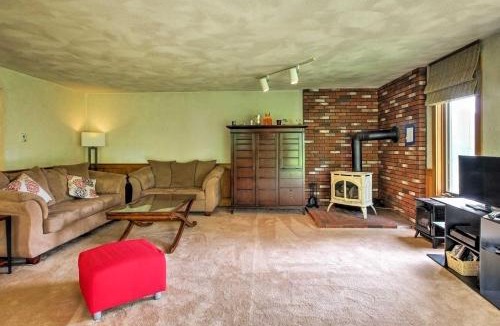 Jackson House | Scenic Bartlett Home w/Deck - 1 Mi to Storyland!