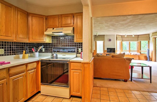 Jackson Condo | Scenic Bartlett Home w/Deck - 1 Mi to Storyland!