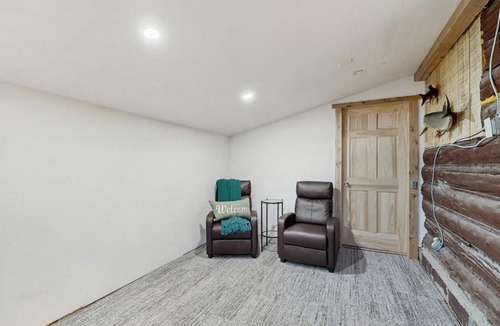South Fork Apartment | Scenic Solitude