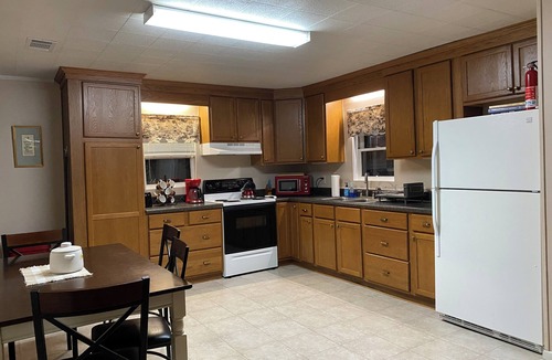 St. Marys House | Seagrove House in Historic District- Dog Friendly, 2 Blocks from Riverfront Park