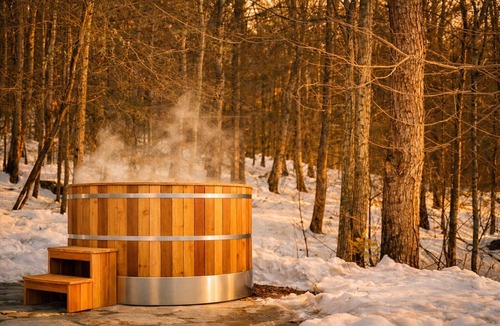 Pond Eddy Cabin | Secluded Catskills Treehouse w/Hot Tub + Roof Deck