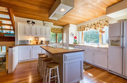 Peru House | Secluded Chalet, Mountain Views, Sauna+ Hotub (Near Stratton, Magic, Bromley Mt)