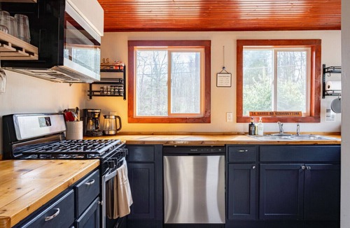 Kerhonkson Cottage | Secluded Couples Spa Sanctuary with HotTub!