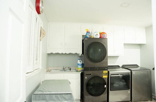 Conyers House | “Secluded Luxury Getaway, Indoor Pool Open 24/7, Surrounded by Nature”
