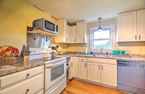 Morrisville House | Secluded Mountainside Home about 13 Mi to Skiing!