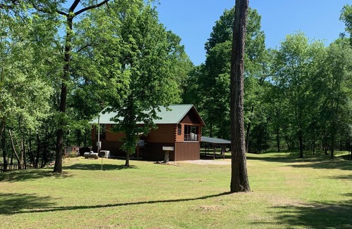 Murfreesboro Cabin | Secluded Riverfront Cabin 5 acres on Little Missouri River