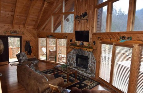 Sevierville Cabin | Secluded, SuperFast WiFi, Video Arcade, Fishing & 2 Pools