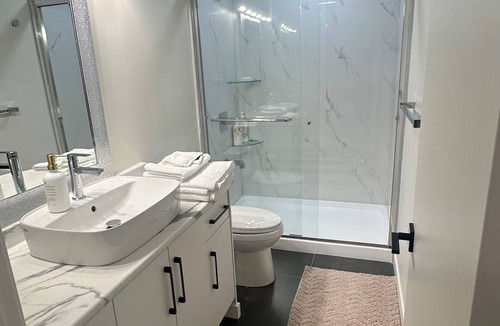 Mission Apartment | Self contained studio with small kitchen and washroom.