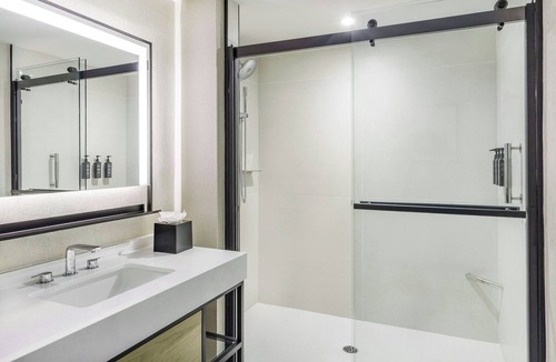 Neighborhood Nine Hotel | Sheraton Commander Hotel