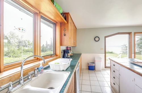 East Sullivan Cottage | Shorefront House w/Views, 14 Mi to Acadia NP