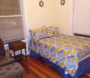 Niskayuna Apartment | simple one bedroom free parking