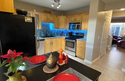 Lynnwood Ridge House | Simple Pet Friendly Family Home