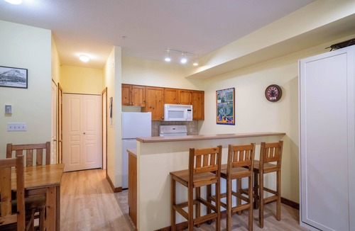Silver Star Mountain Apartment | Slopeside studio with mudroom & pet friendly!