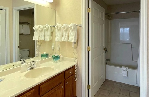 South Burlington Hotel | Smart Suites, an Ascend Collection Hotel