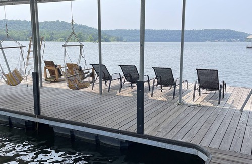 Crane Hill House | Smith Lake Home-Great Location- New Bentley Tritoon available