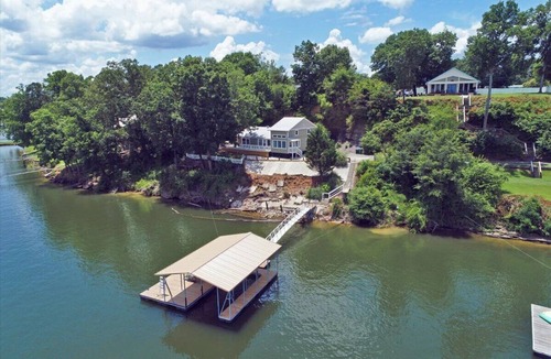 Crane Hill House | Smith Lake Home-Great Location- New Bentley Tritoon available