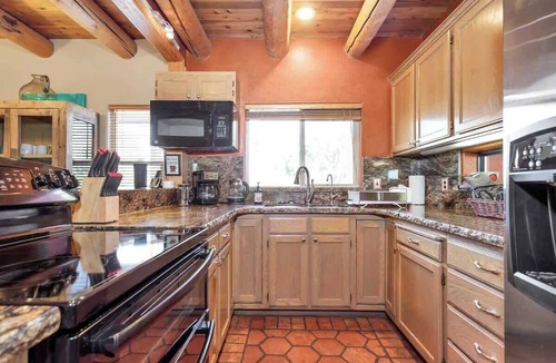 Apple Valley House | Smithsonian Retreat - Enjoy Zion Skyline Views