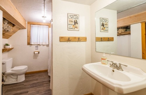 Whitehall House | Solar powered farm stay near wild hotsprings!