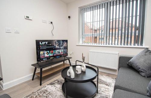 Doncaster Apartment | Solid Mirror Modern Riverside Home, Doncaster