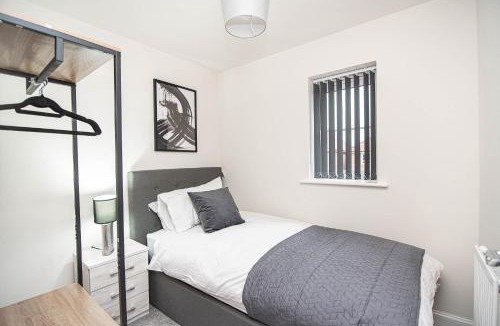 Doncaster Apartment | Solid Mirror Modern Riverside Home, Doncaster