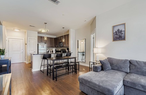 The Gulch Apartment | Southern Chic | 2BR/2BA Downtown Stay