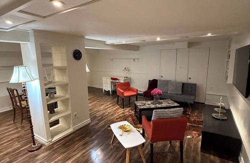 Thornhill House | Spacious 2BR Basement Full Kitchen Vaughan