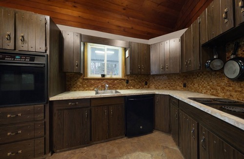 Brighton Cottage | Spacious 3+1 BR, 2 Bath Cottage with Fire Pit and Pool Table