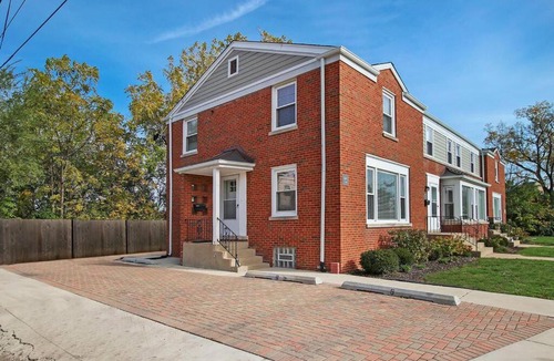 Jefferson Park Apartment | Spacious 3BR Modern Home in Jefferson Park - Carmen rep