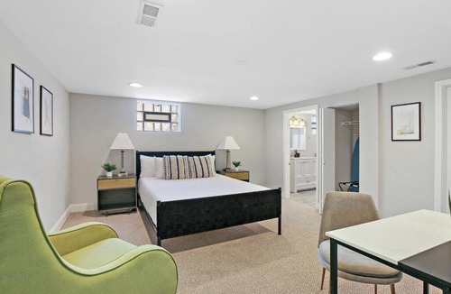 Jefferson Park Apartment | Spacious 3BR Modern Home in Jefferson Park - Carmen rep