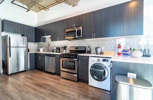 Near South Side Hotel | Spacious 3BR Suite with Skyline Views Near McCormick