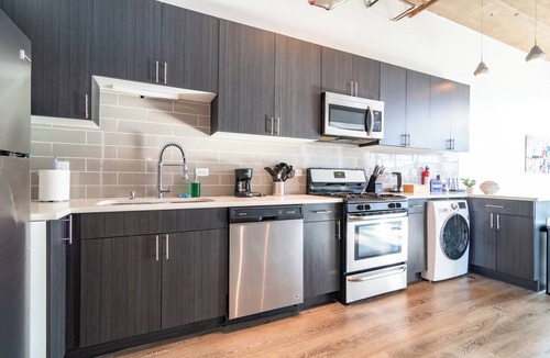Near South Side Hotel | Spacious 3BR Suite with Skyline Views Near McCormick