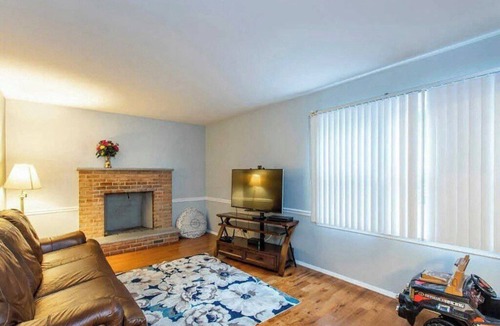 Cheltenham House | Spacious 4-bedroom house in peaceful Glenside with WiFi, AC