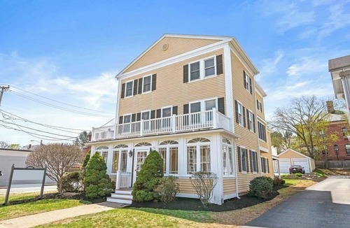 Arlington Condo | Spacious 5-bedroom condo in Arlington, close to Tufts, Harvard, MIT and Boston