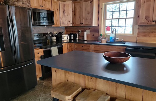 Hebron House | Spacious 5 bedroom semi-private lakefront log cabin on Newfound Lake