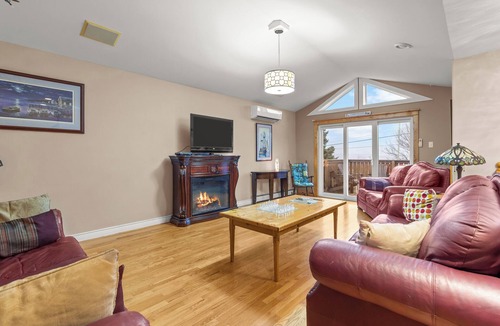 Conception Bay South Apartment | Spacious 5BR 4.5BA Coastal Home w/Patio Fire Pit