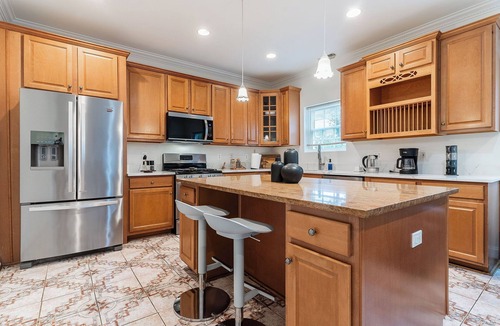Springfield House | Spacious 5BR Retreat for Families & Groups, 4.5BA, Comfort & Style