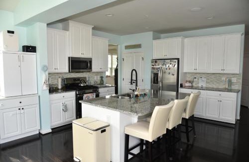 Bennsville House | Spacious 5BR w/parking near DC Sleeps 12