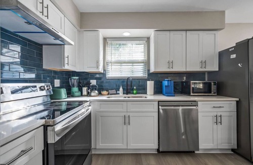 Marietta House | Spacious 6 Beds Retreat 5 min Marietta Sq *Sleep12