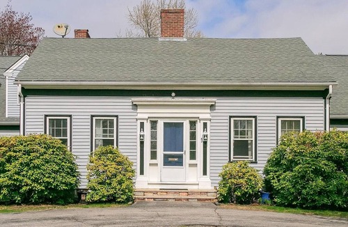 Kennebunk Condo | Spacious 6 BR Condo – Ten minutes to the beaches