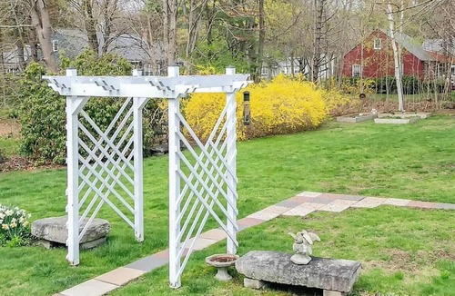 Kennebunk Condo | Spacious 6 BR Condo – Ten minutes to the beaches