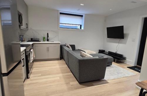 Milton Apartment | Spacious Bright 9ft Ceiling with Private Entrance